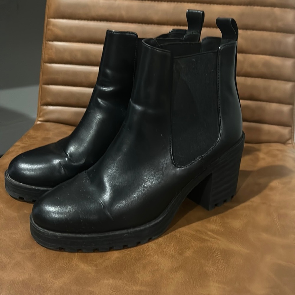 Black chunky heeled booties, size 7